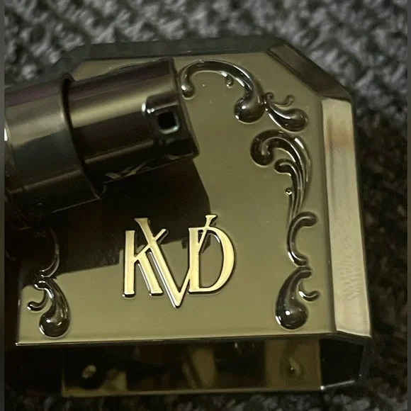 KVD Good Apple Medium 051 Full-Coverage Transfer-Proof Serum Foundation - Picture 3 of 6